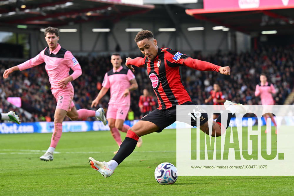 Bournemouth v Sunderland, Premier League Marcus Tavernier (16) of AFC Bournemouth on the attack during the Premier League match between Bournemouth and Sunderland at the Vitality Stadium, Bournemouth, UK on 18 October 2026. Bournemouth Vitality Stadium Dorset UK Editorial use only DataCo restrictions apply See www.football-dataco.com ,