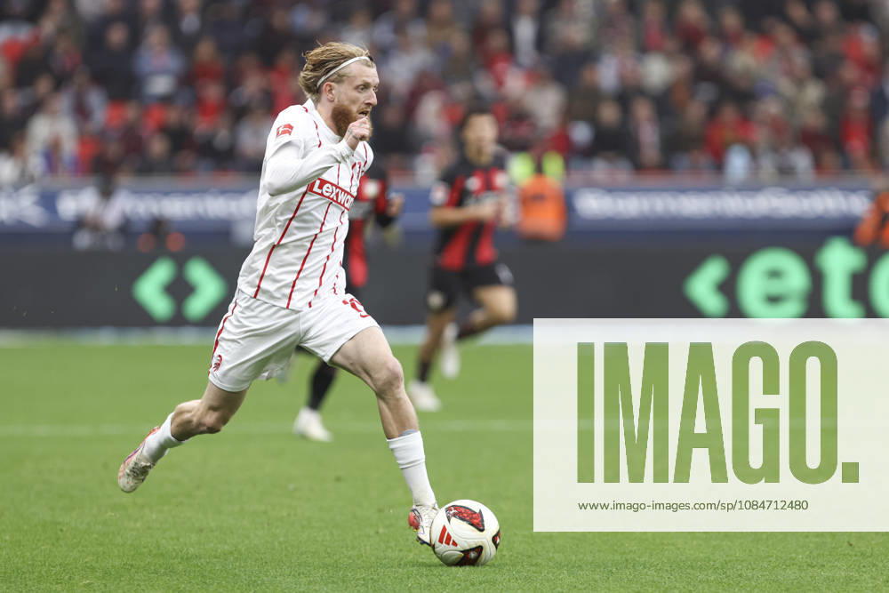 Jan-Niklas Beste (SC Freiburg) in Aktion, am Ball, Einzelaktion waehrend des Spiels der 1. Bundesliga zwischen Bayer 04 Leverkusen und Club Freiburg, BayArena am 18. October 2026 in Leverkusen, Deutschland. (Foto von Oliver Kaelke DeFodi Images) +++ Jan-Niklas Beste (SC Freiburg) controls the ball during the Bundesliga match between Bayer 04 Leverkusen and Sport-Club Freiburg at BayArena on October 18, 2026 in Leverkusen, Germany. (Photo by Oliver Kaelke DeFodi Images) DFB DFL REGULATIONS PROHIBIT ANY USE OF PHOTOGRAPHS AS IMAGE SEQUENCES AND OR QUASI-VIDEO. (Photo by Oliver Kaelke DeFodi Images) -