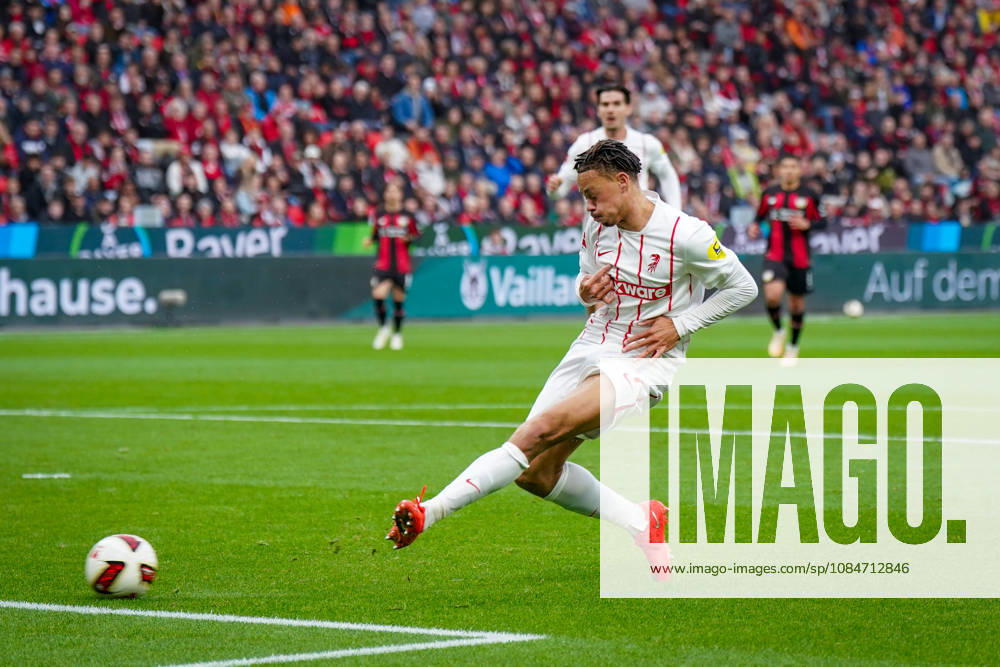 Deutschland: Fussball Bundesliga 2026 - 2027, 6. Spieltag - Bayer 04 Leverkusen vs SC Freiburg - BayArena (Leverkusen): Tor und Torschuss zum 0:1 durch Derry Scherhant (SC Freiburg, 7) Freude, Emotionen, Jubel