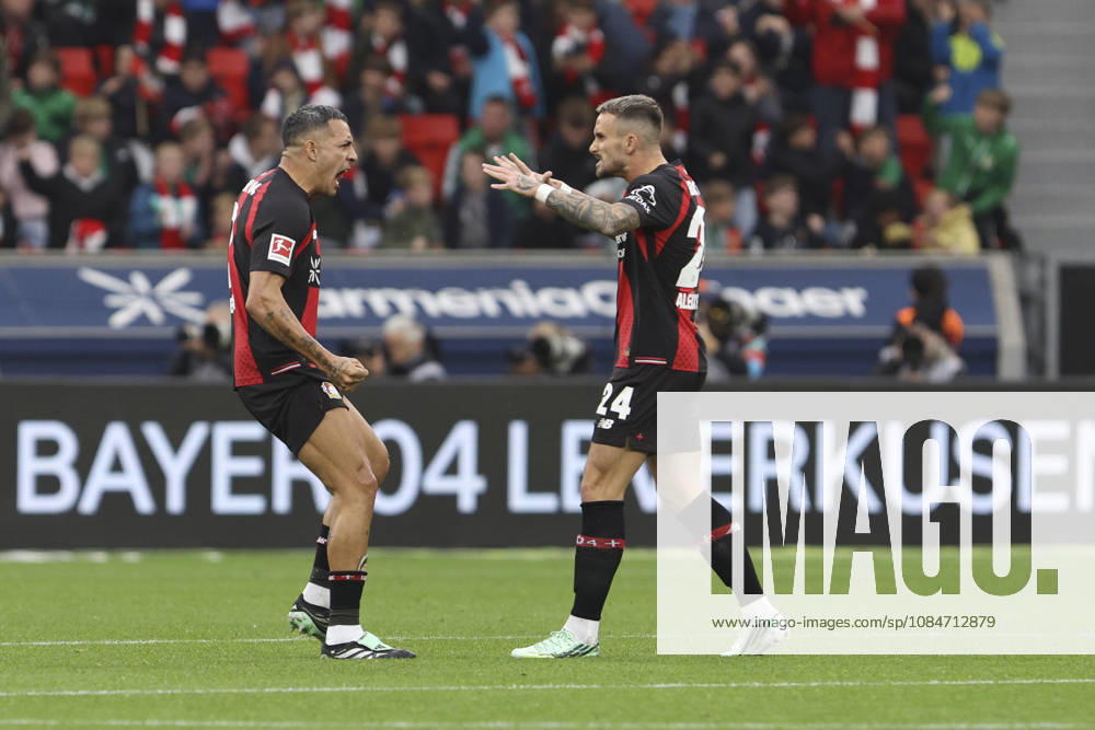 Facundo Medina (Bayer 04 Leverkusen) und Aleix Garcia (Bayer 04 Leverkusen) Torjubel, jubelt nach dem Treffer zum 1:1 waehrend des Spiels der 1. Bundesliga zwischen Bayer 04 Leverkusen und Club Freiburg, BayArena am 18. October 2026 in Leverkusen, Deutschland. (Foto von Oliver Kaelke DeFodi Images) +++ Facundo Medina (Bayer 04 Leverkusen) und Aleix Garcia (Bayer 04 Leverkusen) celebrates after his team s first goal during the Bundesliga match between Bayer 04 Leverkusen and Sport-Club Freiburg at BayArena on October 18, 2026 in Leverkusen, Germany. (Photo by Oliver Kaelke DeFodi Images) DFB DFL REGULATIONS PROHIBIT ANY USE OF PHOTOGRAPHS AS IMAGE SEQUENCES AND OR QUASI-VIDEO. (Photo by Oliver Kaelke DeFodi Images) -