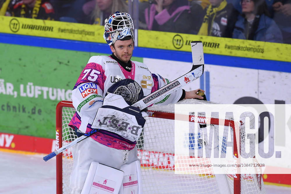 Eishockey Penny DEL 10. Spieltag Krefeld Pinguine - Eisbären Berlin am 18.10.2026 in der Yayla Arena in Krefeld Jonas Neffin ( Berlin ) Gemäß den Vorgaben der DEL Deutsche Eishockey Liga ist die Publikation und Weiterverwertung der Aufnahmen in elektronischen Medien und Endgeräten aller Art während des laufenden Spiels nicht zulässig.