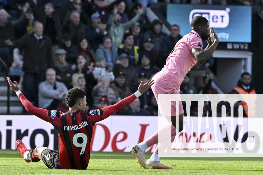 AFC Bournemouth v Sunderland, Premier League Kevin Danso of Sunderland fouls Evanilson of Bournemouth during the AFC Bournemouth v Sunderland Premier League match at Vitality Stadium, Bournemouth, England on 18 October 2026 Credit: Andy Thomas Every Second Media Editorial use only. All images are copyright Every Second Media Limited. No images may be reproduced without prior permission. All rights reserved. Premier League and Football League images are subject to licensing agreements with Football DataCo Limited. see https: www.football-dataco.com