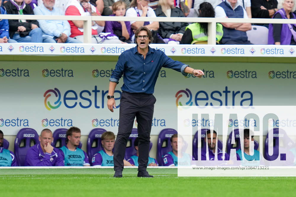ACF Fiorentina v Como 1907 - Serie A Enilive Paolo Vanoli Head Coach of ACF Fiorentina gestures during the Serie A Enilive match between ACF Fiorentina and Como 1907 at Artemio Franchi Stadium on October 18, 2026 in Florence, Italy. Florence Artemio Franchi Stadium Tuscany Italy