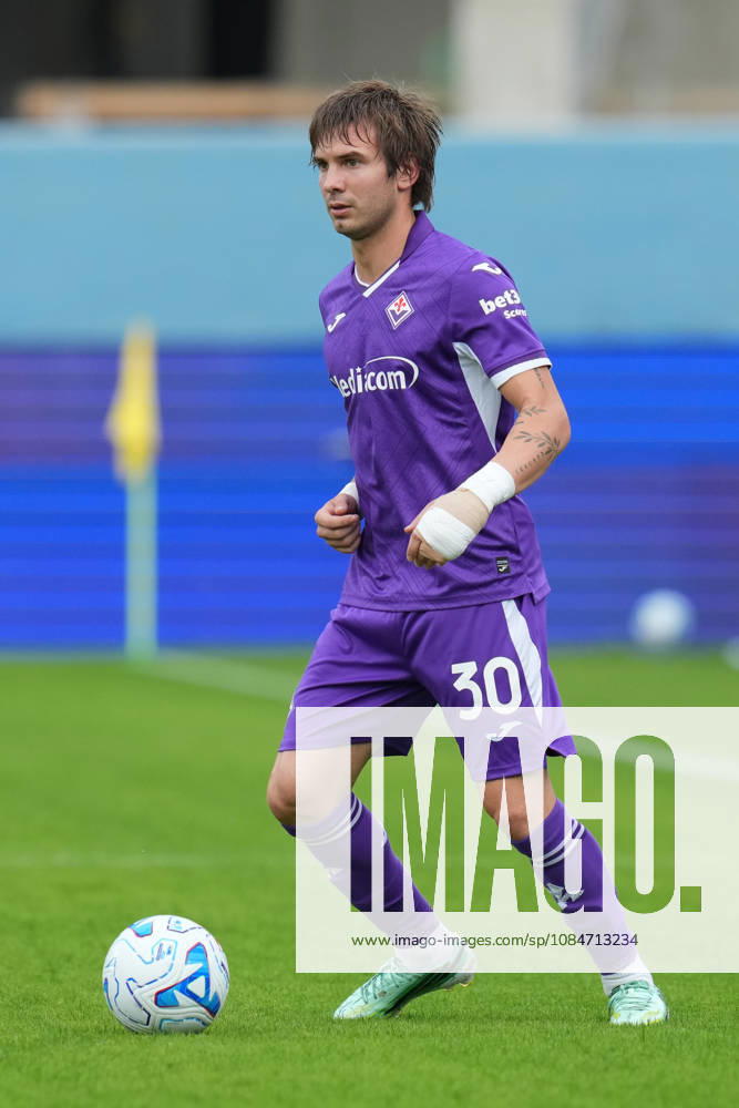 ACF Fiorentina v Como 1907 - Serie A Enilive Franco Mastantuono of ACF Fiorentina in action during the Serie A Enilive match between ACF Fiorentina and Como 1907 at Artemio Franchi Stadium on October 18, 2026 in Florence, Italy. Florence Artemio Franchi Stadium Tuscany Italy
