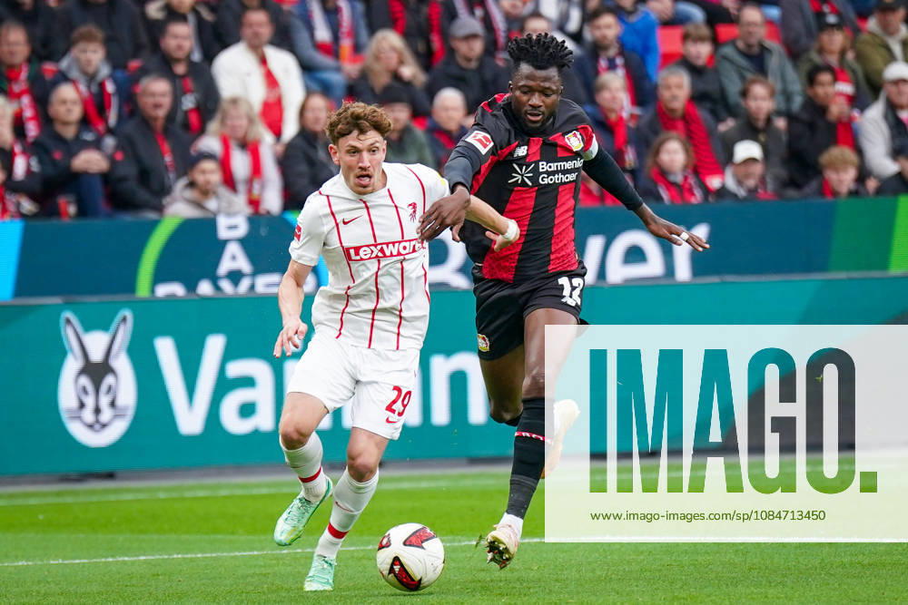 Deutschland: Fussball Bundesliga 2026 - 2027, 6. Spieltag - Bayer 04 Leverkusen vs SC Freiburg - BayArena (Leverkusen): Philipp Treu (SC Freiburg, 29) mit Edmond Tapsoba (Bayer 04 Leverkusen, 12)