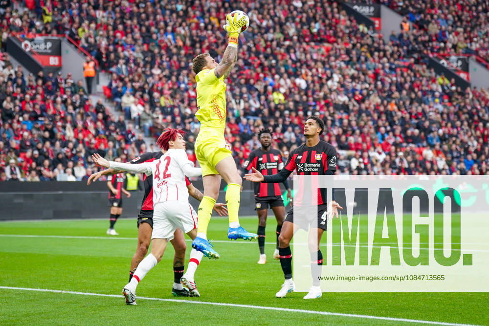 Deutschland: Fussball Bundesliga 2026 - 2027, 6. Spieltag - Bayer 04 Leverkusen vs SC Freiburg - BayArena (Leverkusen): Mark Flekken (Bayer 04 Leverkusen, 1) am Ball