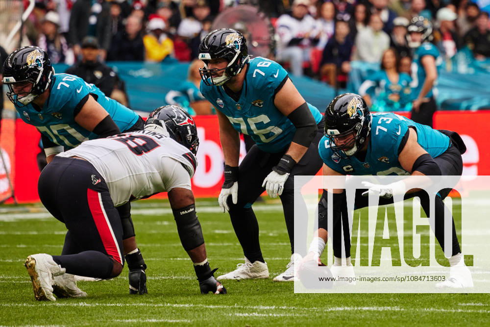 18th October 2026; Wembley Stadium, London, England; NFL, American Football Herren, USA American Football, Jacksonville Jaguars versus Houston Texans; Robert Hainsey of the Jacksonville Jaguars, OL with Ezra Cleveland of the Jacksonville Jaguars, OL line up against Sheldon Rankins of the Houston Texans, DT MattxBenxStone