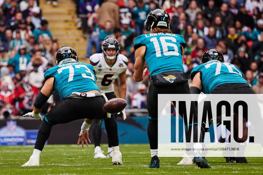18th October 2026; Wembley Stadium, London, England; NFL, American Football Herren, USA American Football, Jacksonville Jaguars versus Houston Texans; Robert Hainsey of the Jacksonville Jaguars, OL hikes the ball to Trevor Lawrence of the Jacksonville Jaguars, QB MattxBenxStone