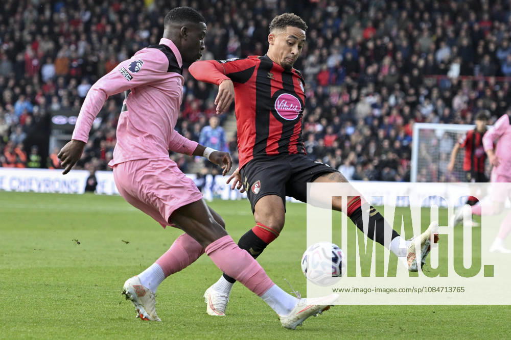 AFC Bournemouth v Sunderland, Premier League Marcus Tavernier of Bournemouth and Nordi Mukiele of Sunderland battle for the ball during the AFC Bournemouth v Sunderland Premier League match at Vitality Stadium, Bournemouth, England on 18 October 2026 Credit: Andy Thomas Every Second Media Editorial use only. All images are copyright Every Second Media Limited. No images may be reproduced without prior permission. All rights reserved. Premier League and Football League images are subject to licensing agreements with Football DataCo Limited. see https: www.football-dataco.com