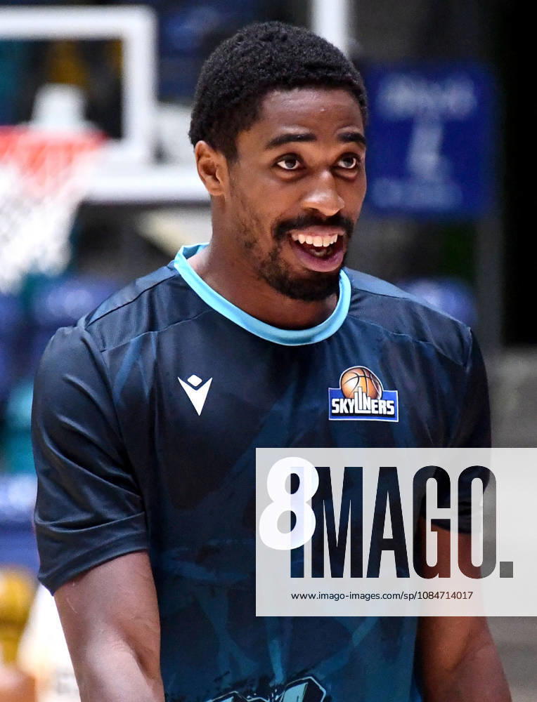 Basketball BBL Pokal, Frankfurt Skyliners - VET-Concept Gladiators Trier v.l. William Christmas (Fraport Skyliners Frankfurt), Mimik, Gestik, Emotion, lacht, zufrieden Frankfurt am Main