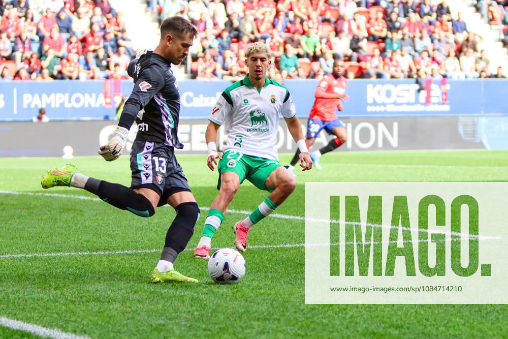 ESP: LaLiga EA Sports Atletico Osasuna v Racing Santander Aitor Fernandez of Osasuna and Yassir Zabiri of Racing de Santander during LaLiga EA Sports match between Atletico Osasuna v Racing Santander played at El Sadar Stadium, Pamplona, on October 18 2026 in Spain Spain Soccer