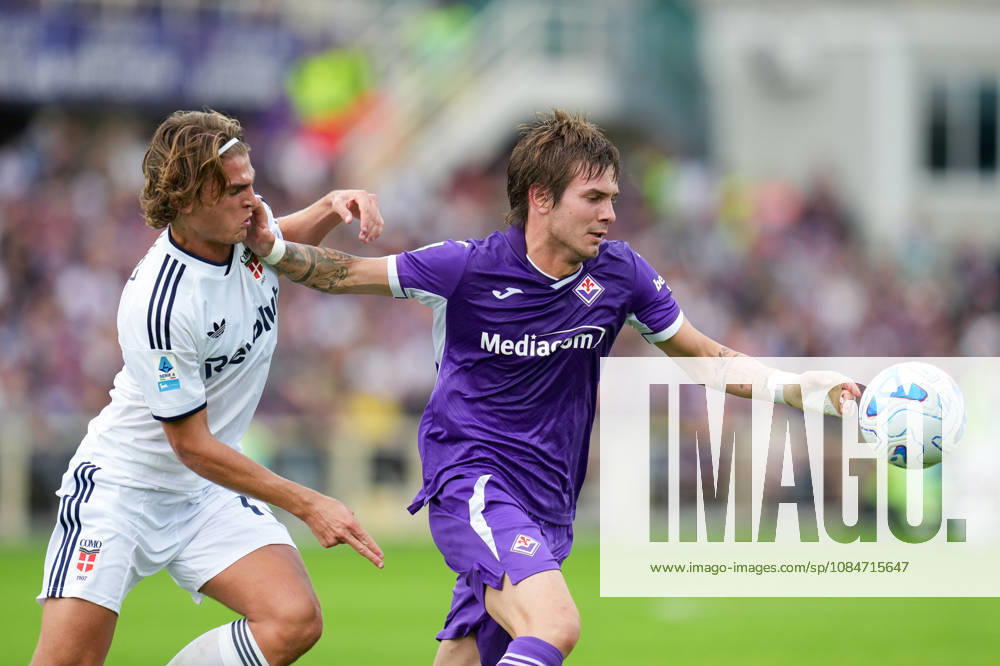 ACF Fiorentina v Como 1907 - Serie A Enilive Nico Paz of Como 1907 and Franco Mastantuono of ACF Fiorentina compete for the ball during the Serie A Enilive match between ACF Fiorentina and Como 1907 at Artemio Franchi Stadium on October 18, 2026 in Florence, Italy. Florence Artemio Franchi Stadium Tuscany Italy