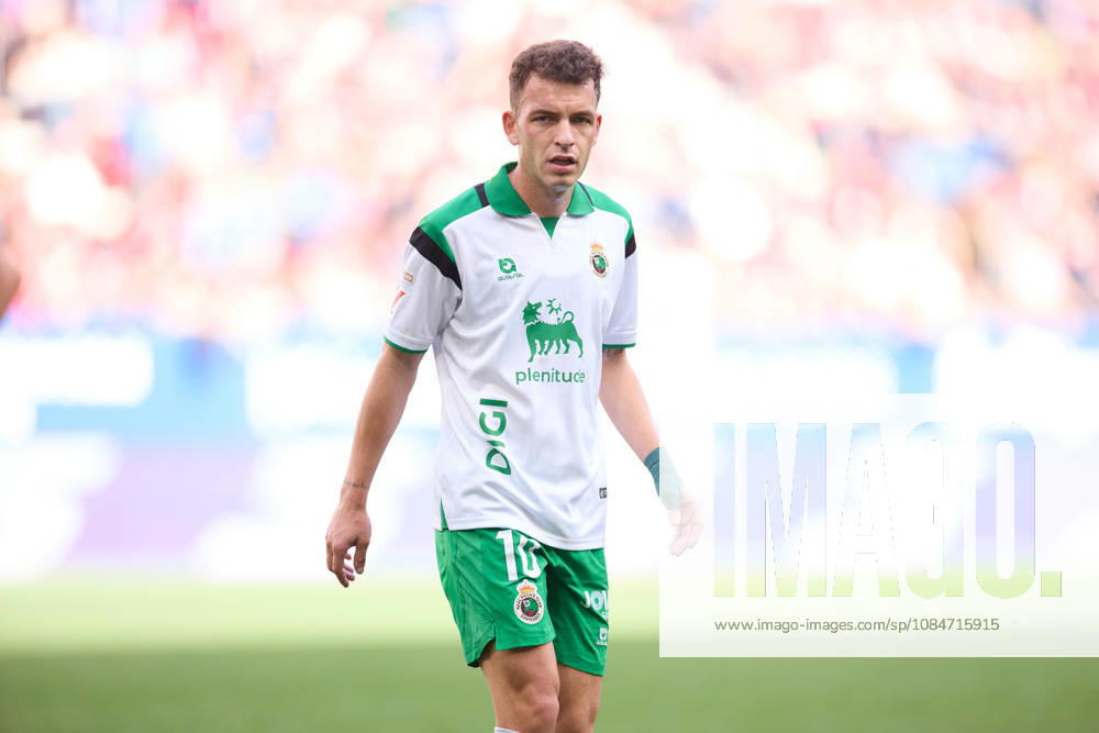 Inigo Vicente of Real Racing Club de Santander looks on during the LaLiga EA Sports match between CA Osasuna and Real Racing Club de Santander at El Sadar on October 18, 2026, in Pamplona, Spain. CA Osasuna V Racing De Santander - LaLiga EA Sports - ZUMAa181 20261018_zaa_a181_114