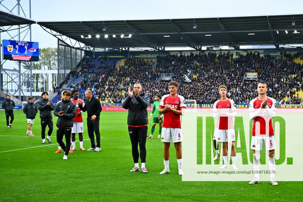 LEEUWARDEN - AZ players thank the supporters during the Dutch Eredivisie match between SC Cambuur and AZ Alkmaar at the Kooi Stadion on October 18, 2026, in Leeuwarden, the Netherlands. COR LASKER ANP Eredivisie 2026 27 ANPxSportx IVx 572847533 originalFilename: 572847533