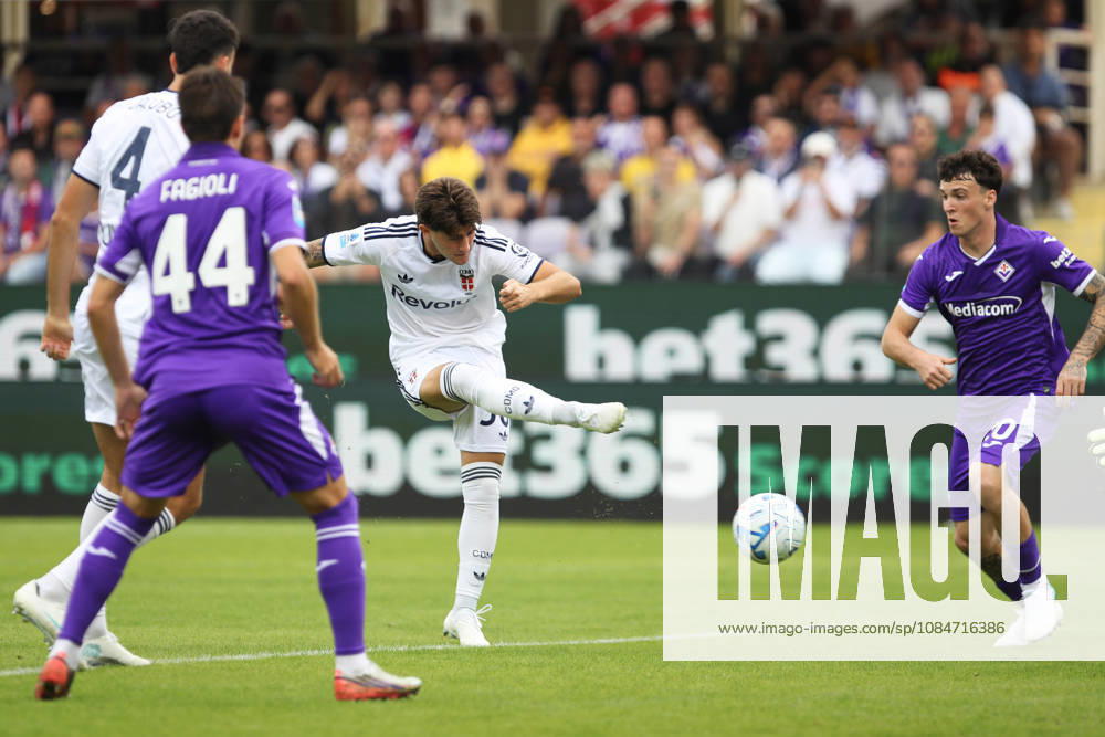 Mattia Liberali of Como 1907 in action during the serie A match between ACF Fiorentina and Como 1907 at Artemio Franchi Stadium in Firenze (Italy), October 18, 2026. massimilianoxcarnabuci