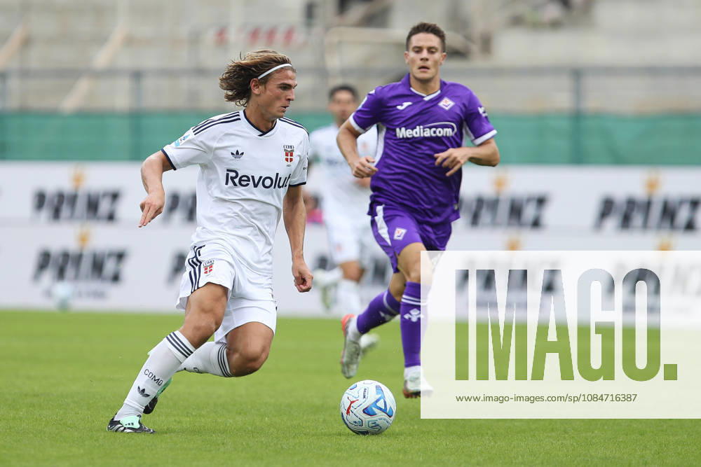 Nico Paz of Como 1907 in action during the serie A match between ACF Fiorentina and Como 1907 at Artemio Franchi Stadium in Firenze (Italy), October 18, 2026. massimilianoxcarnabuci