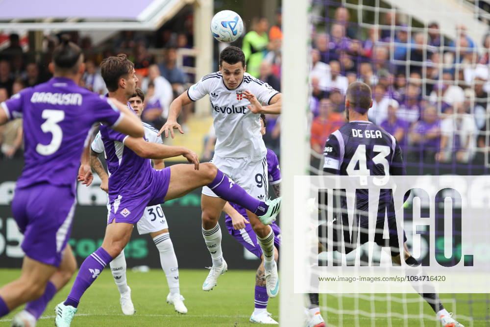 Tasos Douvikas of Como 1907 in action during the serie A match between ACF Fiorentina and Como 1907 at Artemio Franchi Stadium in Firenze (Italy), October 18, 2026. massimilianoxcarnabuci