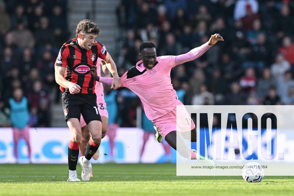 Bournemouth v Sunderland, Premier League Habib Diarra (19) of Sunderland battles for possession with Ryan Christie (10) of AFC Bournemouth during the Premier League match between Bournemouth and Sunderland at the Vitality Stadium, Bournemouth, UK on 18 October 2026. Bournemouth Vitality Stadium Dorset UK Editorial use only DataCo restrictions apply See www.football-dataco.com ,