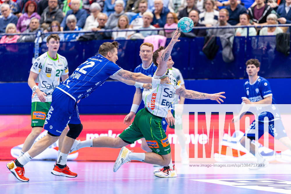 (L-R) Adam Nyfjaell (TBV Lemgo Lippe, 22) im Zweikampf mit Victor Kloeve (Frisch Auf Goeppingen, 07) GER, TBV Lemgo Lippe vs. Frisch Auf Goeppingen, Handball, 1. Bundesliga, 9. Spieltag, Spielzeit 2026 2027, 18.10.2026 GER, TBV Lemgo Lippe vs. Frisch Auf Goeppingen, Handball, 1. Bundesliga, 9. Spieltag, Spielzeit 2026 2027, 18.10.2026 Lemgo