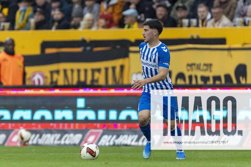 GER, Dresden, Fussball, 2. Bundesliga, 8. Spieltag, Dynamo Dresden vs. 1. FC Magdeburg im Bild v.l.: Felipe Chavez (FC Magdeburg 11), Aktion mit Ball 18.10.2026, Rudolf-Harbig Stadion Dresden DFL DFB REGULATIONS PROHIBIT ANY USE OF PHOTOGRAPHS AS IMAGE SEQUENCES AND OR QUASI-VIDEO,