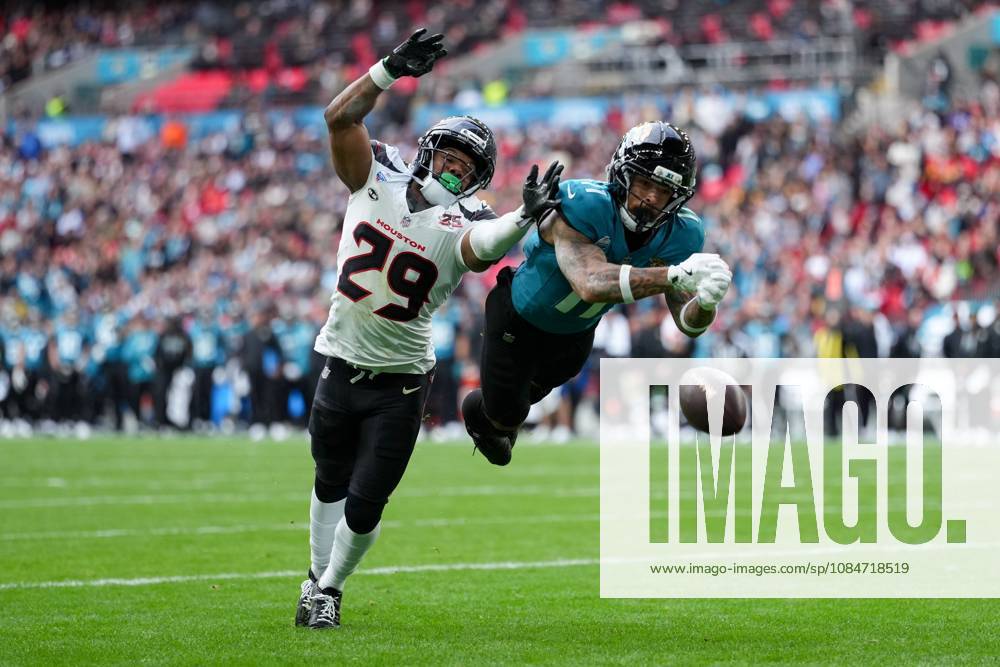 Jacksonville Jaguars, Parker Washington, Wide receiver, 11 misses the ball as Houston Texans, M.J. Stewart, Safety, 29 defends Houston Texans v Jacksonville Jaguars, NFL, American Football Herren, USA American Football, Wembley Stadium, London, UK - 18 Oct 2026London Wembley Stadium United Kingdom