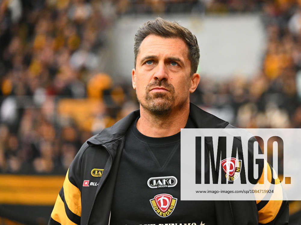 Trainer Thomas Stamm (Dresden), 18.10.2026, Fussball, GER, Saison 2026 2027, 2. Bundesliga, Zweite Liga, 8. Spieltag, Rudolf-Harbig-Stadion Dresden, SG Dynamo Dresden - 1. FC Magdeburg, DFB AND DFL REGULATIONS PROHIBIT ANY USE OF PHOTOGRAPHS as IMAGE SEQUENCES and or QUASI-VIDEO,