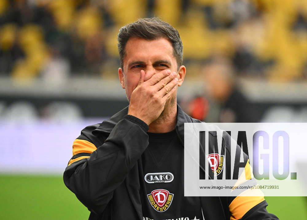 Trainer Thomas Stamm (Dresden), 18.10.2026, Fussball, GER, Saison 2026 2027, 2. Bundesliga, Zweite Liga, 8. Spieltag, Rudolf-Harbig-Stadion Dresden, SG Dynamo Dresden - 1. FC Magdeburg, DFB AND DFL REGULATIONS PROHIBIT ANY USE OF PHOTOGRAPHS as IMAGE SEQUENCES and or QUASI-VIDEO,