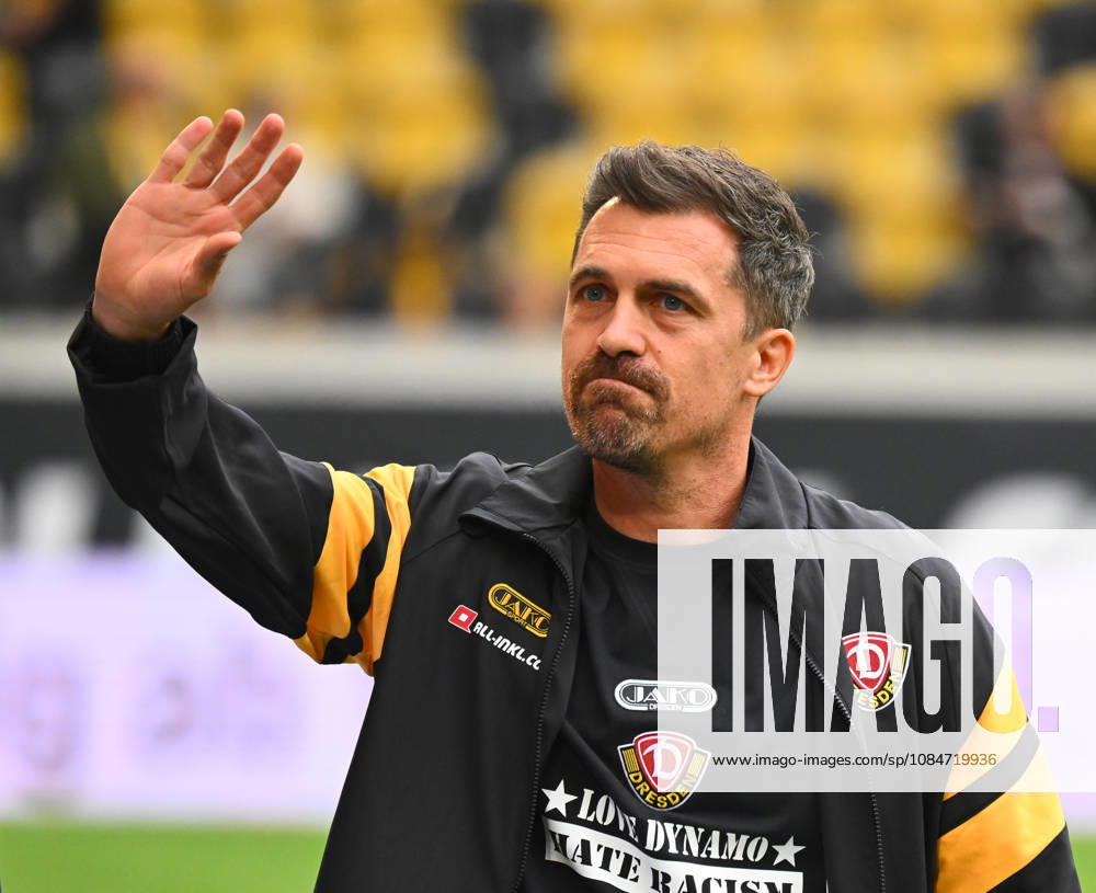 Trainer Thomas Stamm (Dresden), 18.10.2026, Fussball, GER, Saison 2026 2027, 2. Bundesliga, Zweite Liga, 8. Spieltag, Rudolf-Harbig-Stadion Dresden, SG Dynamo Dresden - 1. FC Magdeburg, DFB AND DFL REGULATIONS PROHIBIT ANY USE OF PHOTOGRAPHS as IMAGE SEQUENCES and or QUASI-VIDEO,
