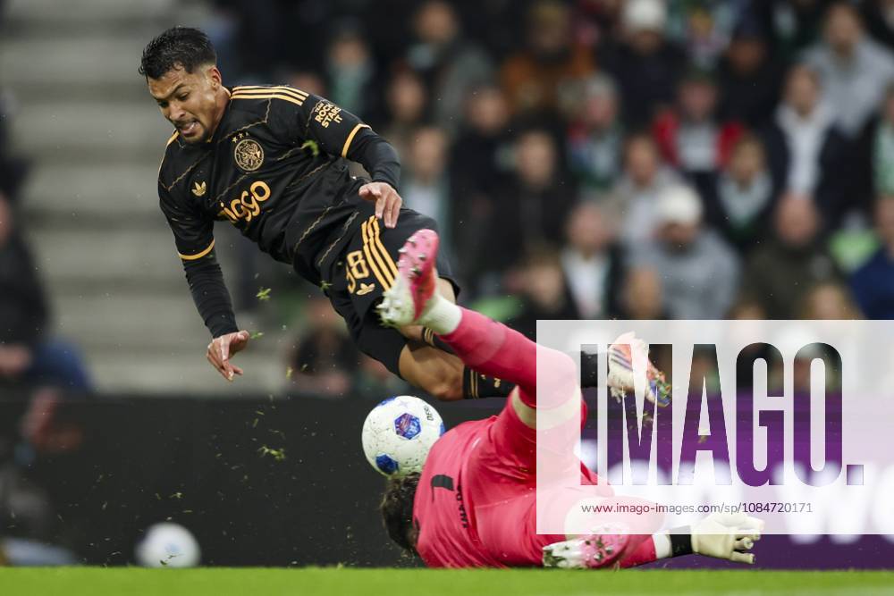 GRONINGEN - (lr) FC Groningen goalkeeper Etienne Vaessen commits a foul on Marcos Leonardo of Ajax resulting in a penalty during the Dutch Eredivisie match between FC Groningen and Ajax at the Euroborg stadium on October 18, 2026 in Groningen, the Netherlands. SONNY LENSEN ANP Eredivisie 2026 27 ANPxSportx IVx 572850734 originalFilename: 572850734