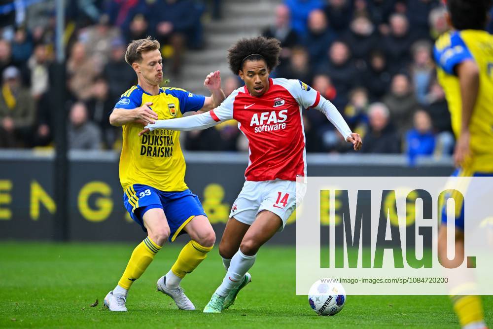 LEEUWARDEN - (lr) Mathieu Maertens of SC Cambuur, Calvin Stengs of AZ Alkmaar during the Dutch Eredivisie match between SC Cambuur and AZ Alkmaar at the Kooi Stadion on October 18, 2026 in Leeuwarden, the Netherlands. COR LASKER ANP Eredivisie 2026 27 ANPxSportx IVx 572851529 originalFilename: 572851529