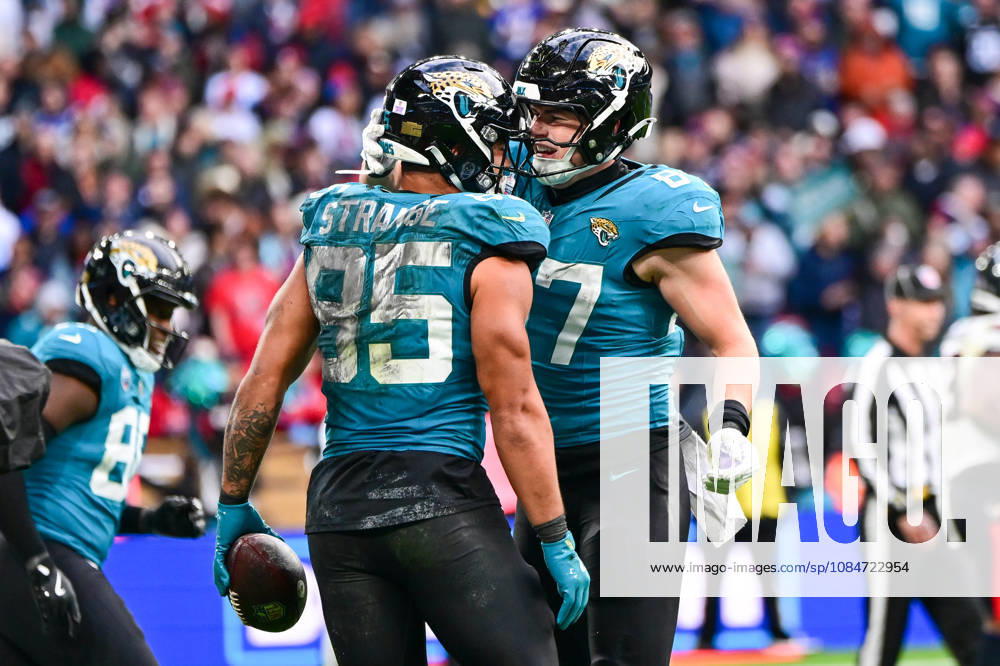 Jacksonville Jaguars v Houston Texans, International Series Nate Boerkircher (87) of Jacksonville Jaguars celebrates a Touchdown with Team Mates during the International Series match between Jacksonville Jaguars and Houston Texans at Wembley Stadium, London, UK on 18 October 2026. Editorial use only ,