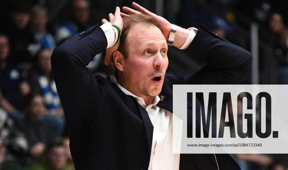 Basketball BBL Pokal, Frankfurt Skyliners - VET-Concept Gladiators Trier v.l. Head Coach Jacques Schneider (Gladiators Trier), Mimik, Gestik, Emotion, aufgebracht, wuetend, unzufrieden, geschockt Frankfurt am Main