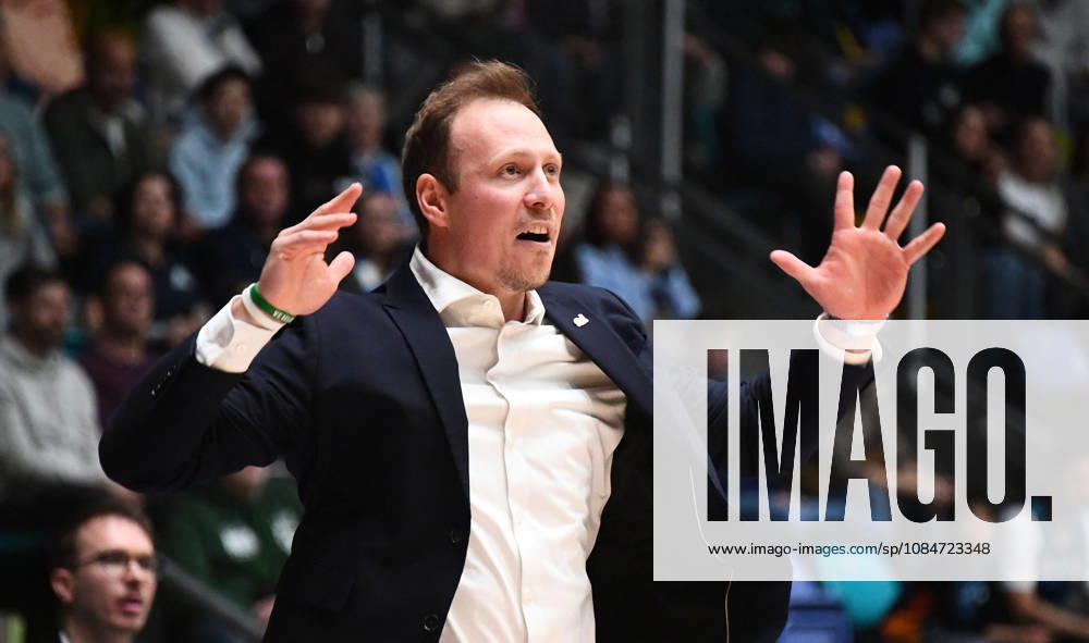 Basketball BBL Pokal, Frankfurt Skyliners - VET-Concept Gladiators Trier v.l. Head Coach Jacques Schneider (Gladiators Trier), Mimik, Gestik, Emotion, aufgebracht, geschockt Frankfurt am Main