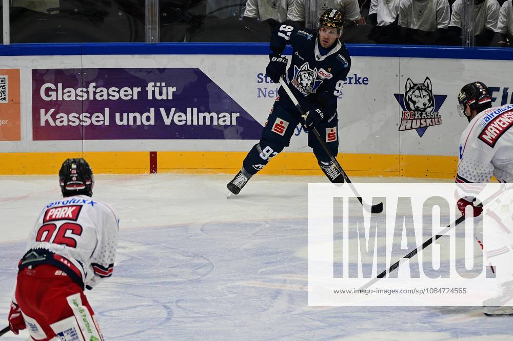 Kassel, Probonio Arena Eishockey DEL 2 Playoff Saison 2026 2027 Kassel Huskies - EV Landshut Matt White (97, Kassel Huskies)