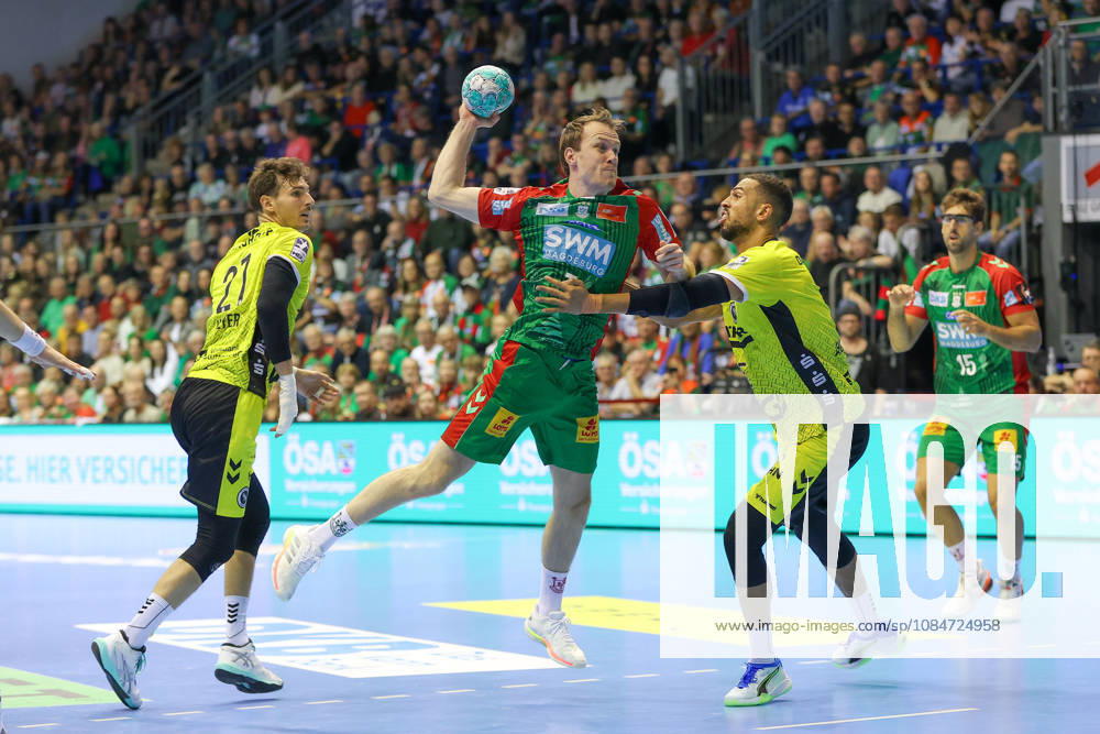 Handball - Opel HBL SC Magdeburg - TVB Stuttgart, v.l. Felix Claar (Magdeburg, 7) wirft Tor, Torschuetze, erzielt Tor, Treffer, scores the goal Magdeburg