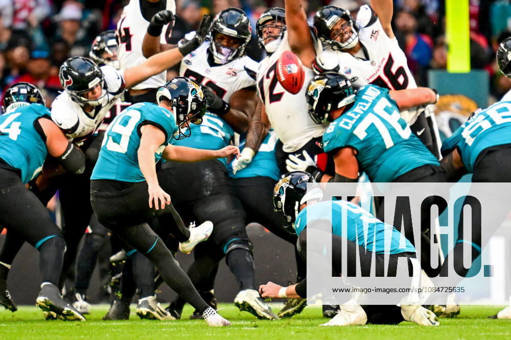 Jacksonville Jaguars v Houston Texans, International Series Josh Cameron (19) of Jacksonville Jaguars kicks the ball during the International Series match between Jacksonville Jaguars and Houston Texans at Wembley Stadium, London, UK on 18 October 2026. Editorial use only ,