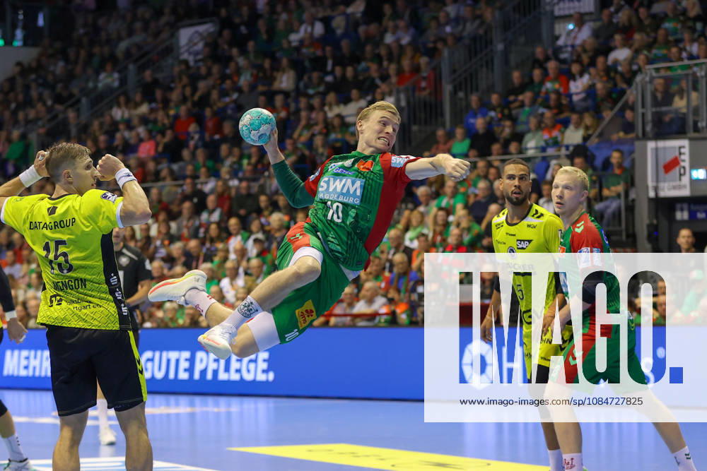 Handball - Opel HBL SC Magdeburg - TVB Stuttgart, v.l. Gisli Thorgeir Kristjansson (Magdeburg, 10) wirft Tor, Torschuetze, erzielt Tor, Treffer, scores the goal Magdeburg