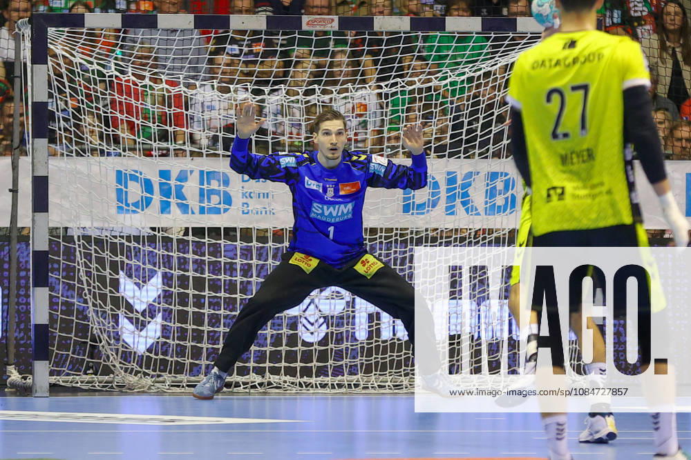 Handball - Opel HBL SC Magdeburg - TVB Stuttgart, v.l. Dominik Kuzmanovic (Magdeburg, 1) beim Siebenmeter Magdeburg