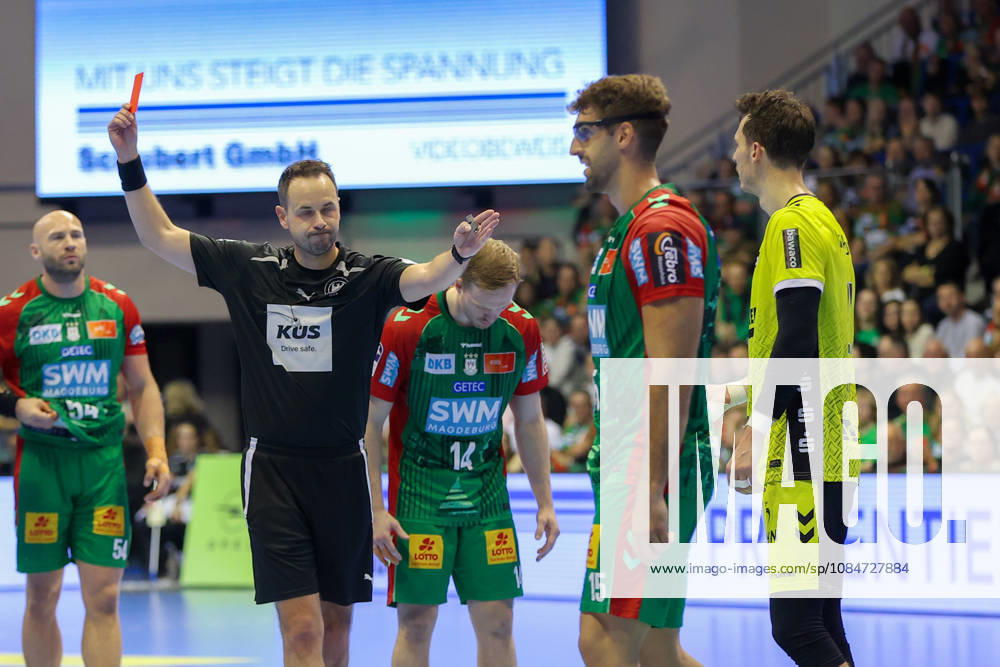 Handball - Opel HBL SC Magdeburg - TVB Stuttgart, v.l. Philipp Meyer (Stuttgart, 27) Rote Karte, Platzverweis, sent off Magdeburg