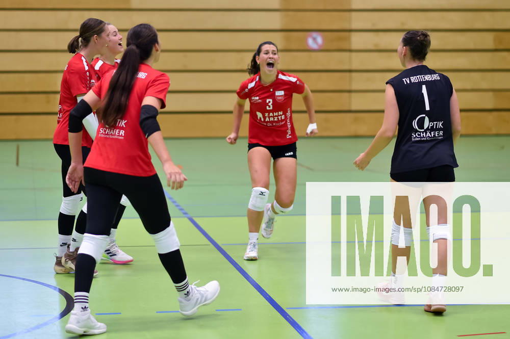 Freude, Jubel nach Punktgewinn, in der Mitte Anna Hauser (TV Rottenburg, 03) TV Rottenburg Damen vs. VfB Ulm, Volleyball, Regionalliga Sued Damen, 3. Spieltag, Spiel 13, Saison 2026 2027, 17.10.2026, TV Rottenburg Damen vs. VfB Ulm, Volleyball, Regionalliga Sued Damen, 3. Spieltag, Spiel 13, Saison 2026 2027, 17.10.2026 Rottenburg