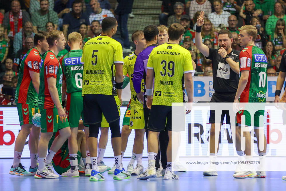 Handball - Opel HBL SC Magdeburg - TVB Stuttgart, v.l. Auseinandersetzung und 2min für Malte Donker (Stuttgart, 39) Magdeburg