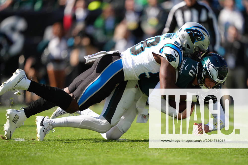 PHILADELPHIA, PA - OCTOBER 18: Carolina Panthers linebacker Bobby Okereke (58) sacks Philadelphia Eagles quarterback Tanner McKee (16) in the first half during the game between the Carolina Panthers and Philadelphia Eagles on October 18, 2026 at Lincoln Financial Field in Philadelphia, PA. (Photo by Kyle Ross Icon Sportswire) NFL, American Football Herren, USA OCT 18 Panthers at Eagles Icon26101801