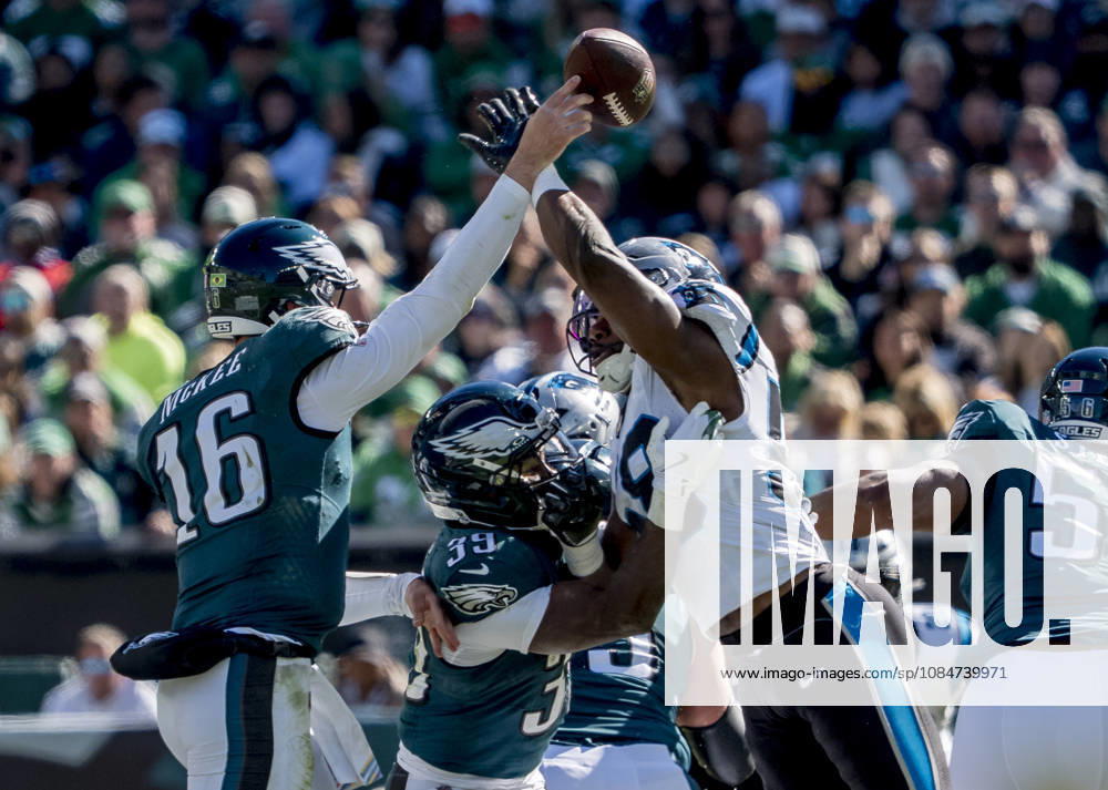 Oct 18, 2026; Philadelphia, PA, USA; Philadelphia Eagles quarterback Tanner McKee (16) gets his arm hit as he s trying to throw a pass during the NFL, American Football Herren, USA football matchup between the Carolina Panthers and Philadelphia Eagles at Lincoln Financial Field. Mandatory Credit: -Cal Media Philadelphia USA - ZUMAcs17 20261018_faf_cs17_015
