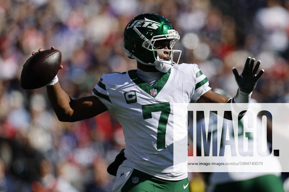 New York Jets quarterback Geno Smith makes a pass during the first half against the New England Patriots at Gillette Stadium in Foxborough, Massachusetts on Sunday, October 18, 2026. BOP20261018001 CJxGUNTHER
