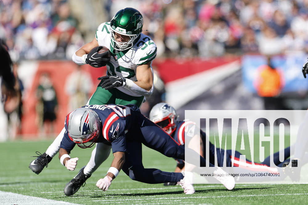 New York Jets running back Isaiah Davis, left, is Konicki out of bounds by New England Patriots cornerback Marcus Jones during the first half at Gillette Stadium in Foxborough, Massachusetts on Sunday, October 18, 2026. BOP20261018006 CJxGUNTHER