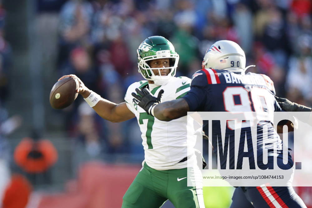 New York Jets quarterback Geno Smith looks to make a pass around defending New England Patriots defensive tackle Christian Barmore during the second half at Gillette Stadium in Foxborough, Massachusetts on Sunday, October 18, 2026. BOP20261018013 CJxGUNTHER