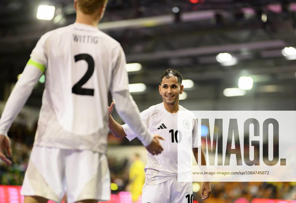 Jubel Fouad Aghnima (r. GER) mit Christopher Wittig (GER) nach dem Tor zum 3:2. Futsal WM-Qualifikationsspiel Deutschland - Litauen 4:2, am 18.10.2026 in Mülheim an der Ruhr Deutschland. Westenergie Sporthalle