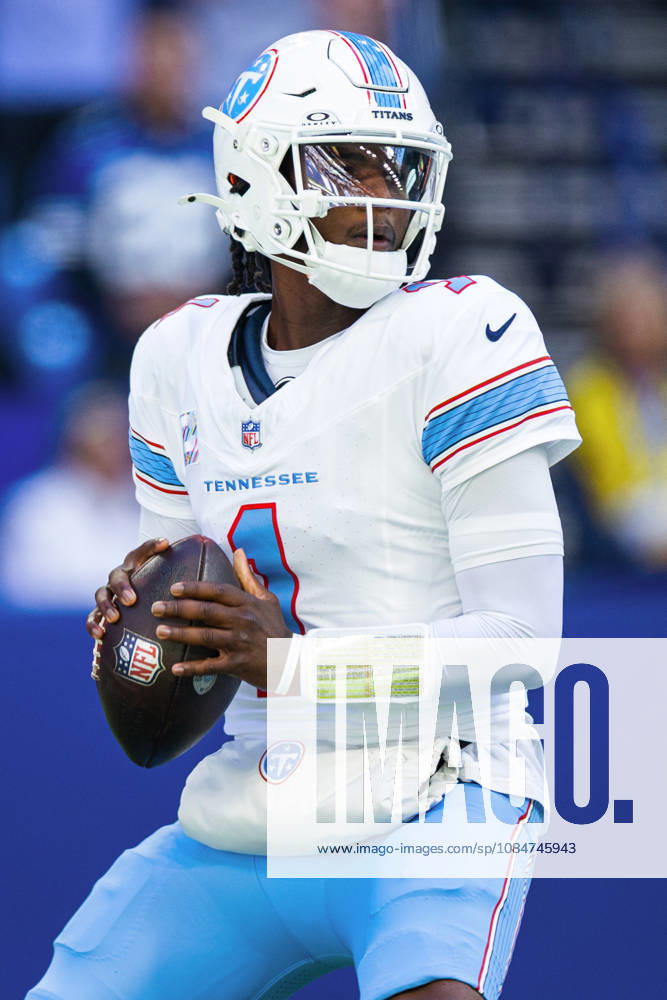 NFL, American Football Herren, USA 2026: Titans Vs Colts OCT 18 Oct 18, 2026; Indianapolis, IN, USA; Tennessee Titans quarterback Cam Ward (1) passes the ball during NFL game action against the Indianapolis Colts at Lucas Oil Stadium. Mandatory Credit: John Mersits-Cal Media (Credit Image: Â John Mersits Cal Sport Media) Indianapolis In USA