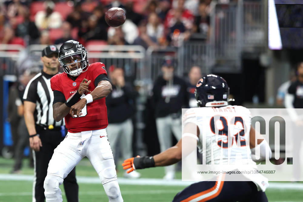 ATLANTA, GA - OCTOBER 18: Michael Penix, Jr. (9) of the Atlanta Falcons gets a pass off over Daniel Hardy (92) of the Chicago Bears during the Sunday afternoon NFL, American Football Herren, USA game between the Atlanta Falcons and the Chicago Bears on October 18, 2026 at the Mercedes-Benz Stadium in Atlanta, GA. (Photo by David J. Griffin Icon Sportswire) NFL: OCT 18 Bears at Falcons Icon9532610180691