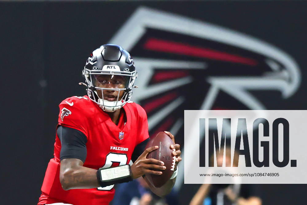 ATLANTA, GA - OCTOBER 18: Michael Penix, Jr. (9) of the Atlanta Falcons during the Sunday afternoon NFL, American Football Herren, USA game between the Atlanta Falcons and the Chicago Bears on October 18, 2026 at the Mercedes-Benz Stadium in Atlanta, GA. (Photo by David J. Griffin Icon Sportswire) NFL: OCT 18 Bears at Falcons Icon9532610180977